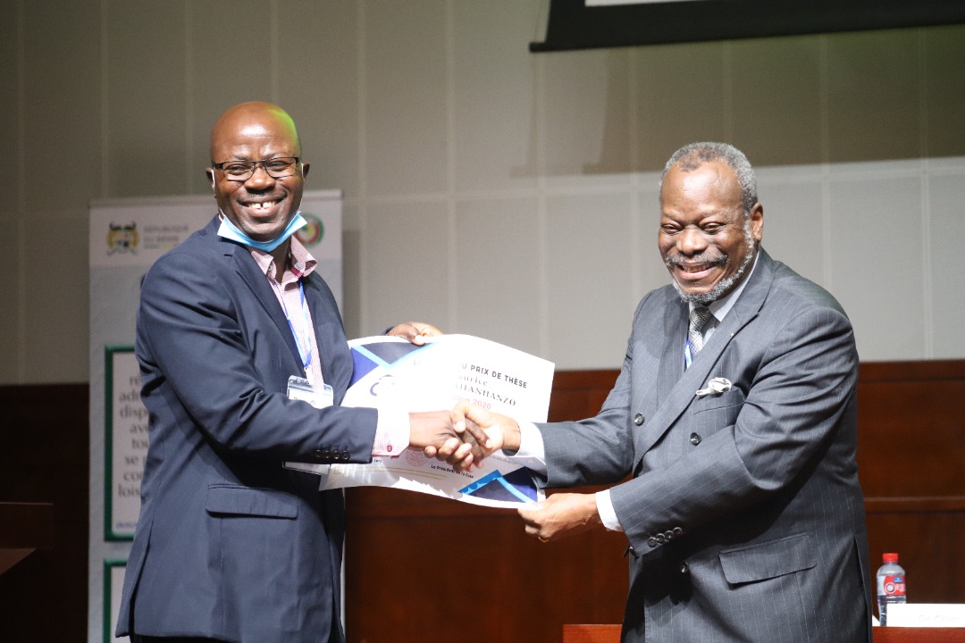 Toutes nos félicitations à Issaou SOUMANOU pour l&rsquo;obtention du prix  Ahanhanzo Glèlè.